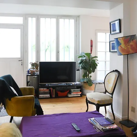 Spacious Duplex - Near Park Apartman *